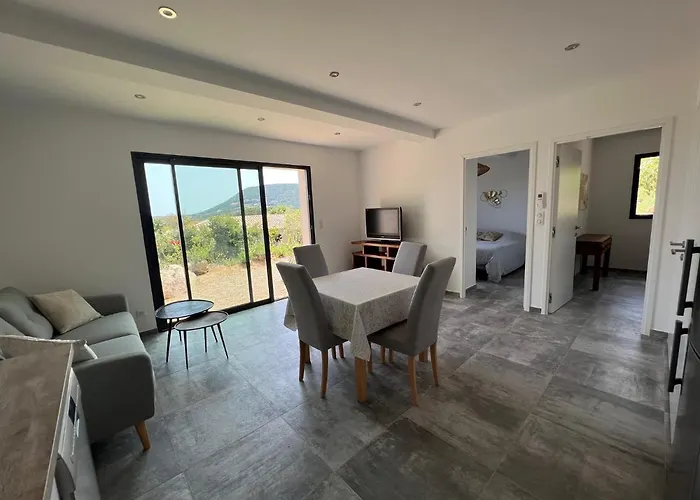 Un Petit Paradis * Pinarellu (Corsica)