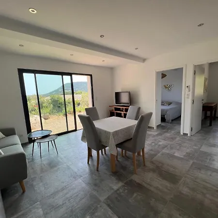 Un Petit Paradis * Pinarellu (Corsica)